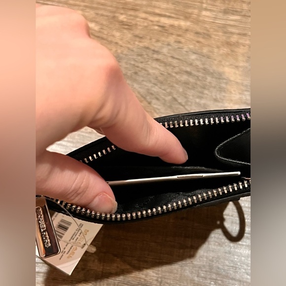 NWT Michael Kors Wallet - Picture 2 of 5